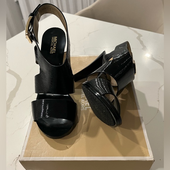 Michael Kors Women Heels size 10M - Picture 7 of 9